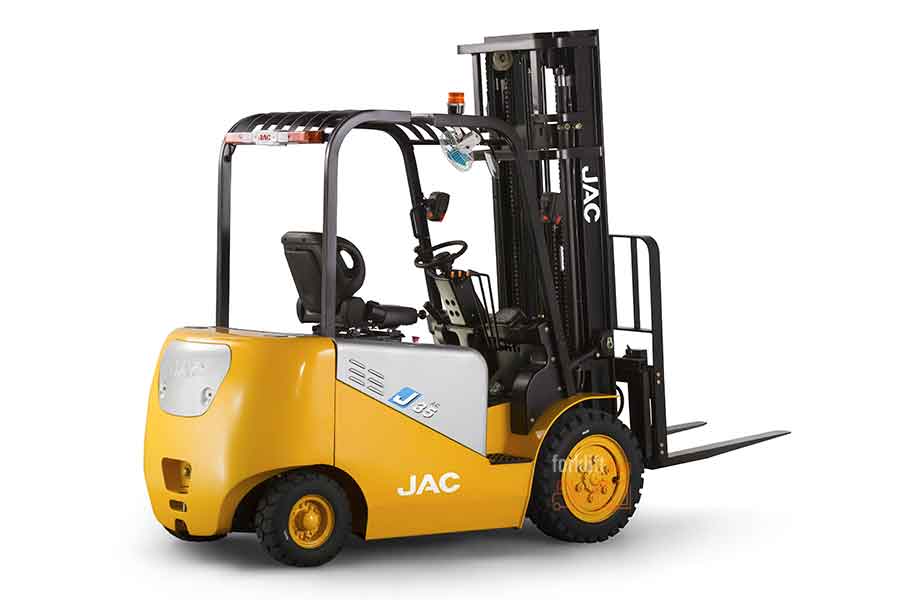 Погрузчик JAC в цеху фармакологической компании