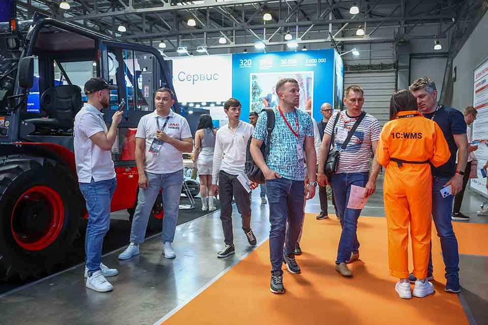 посетители выставки Logistika Expo